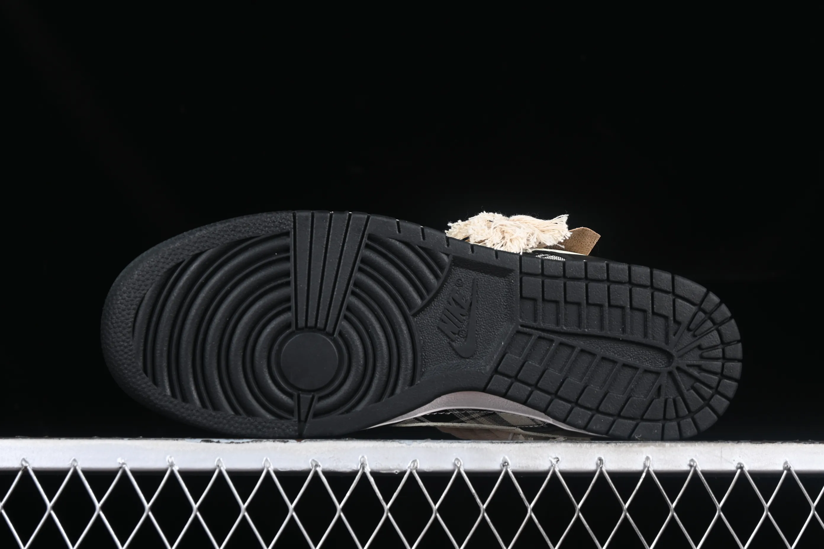 All categories Nk SB Dunk series Nk SB Dunk Low low-top sneakers Nk Dunk Low Fire Heart Scottish distressed panda SB deconstructed strap low-top retro casual sneakers DD1391-100